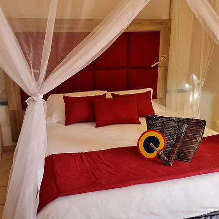 Le Souimanga Bleu Saly Bed & Breakfast Ruang foto