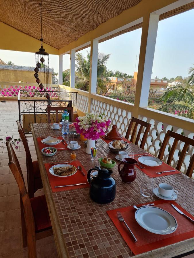 Le Souimanga Bleu Saly Bed & Breakfast Bagian luar foto
