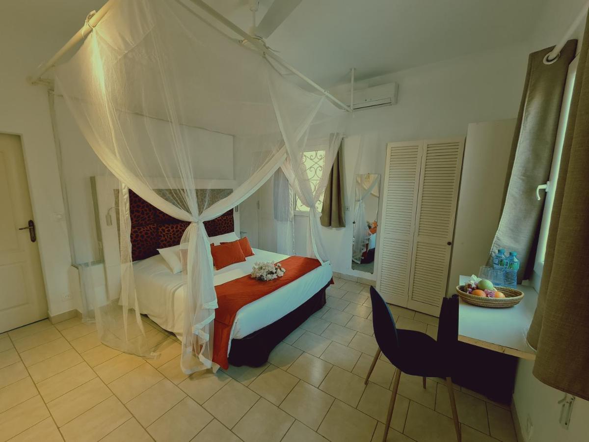 Le Souimanga Bleu Saly Bed & Breakfast Bagian luar foto