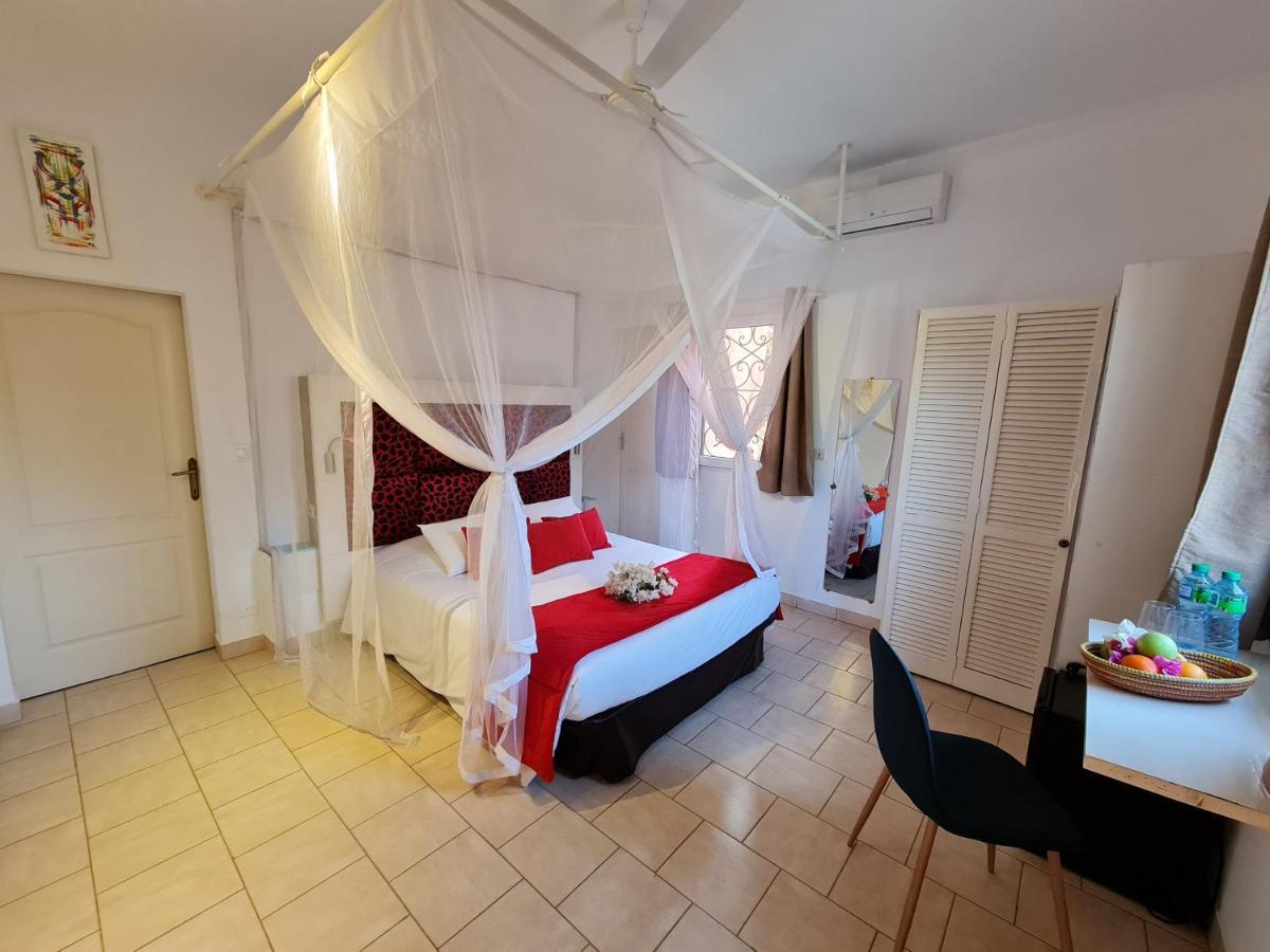 Le Souimanga Bleu Saly Bed & Breakfast Bagian luar foto