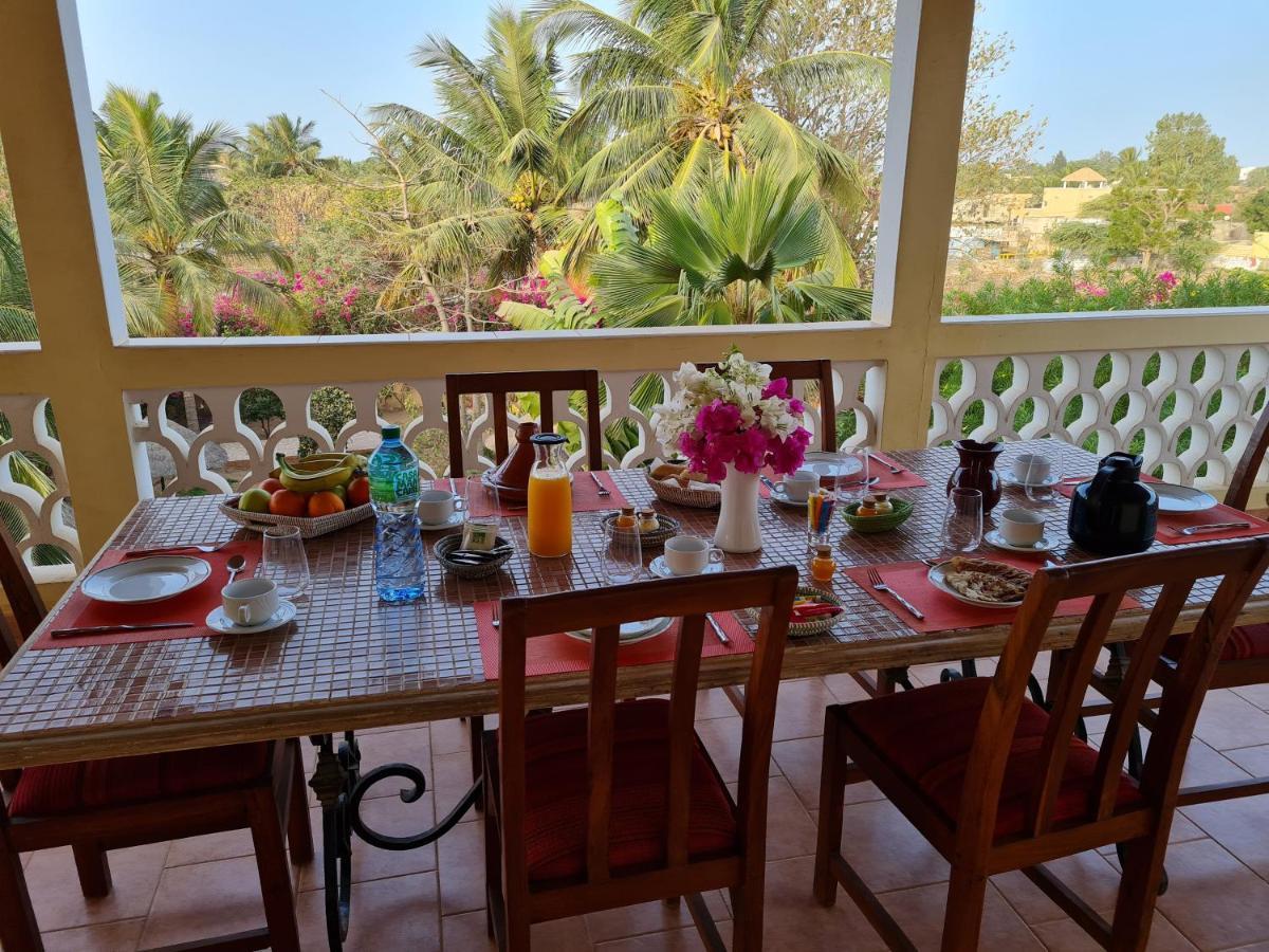 Le Souimanga Bleu Saly Bed & Breakfast Bagian luar foto