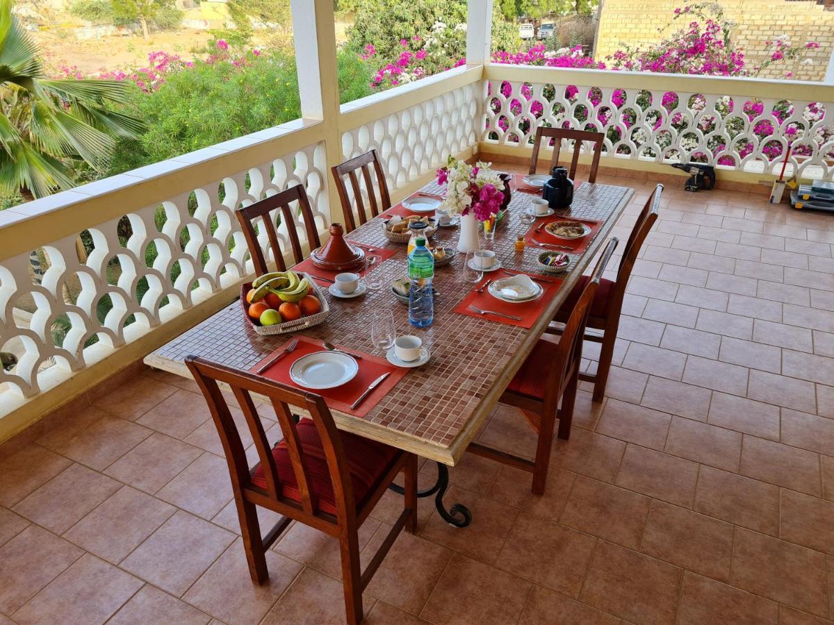 Le Souimanga Bleu Saly Bed & Breakfast Bagian luar foto