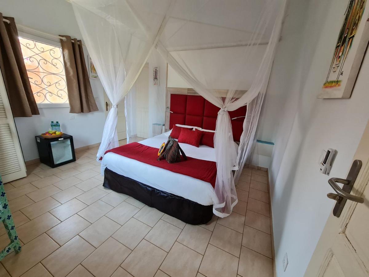 Le Souimanga Bleu Saly Bed & Breakfast Bagian luar foto