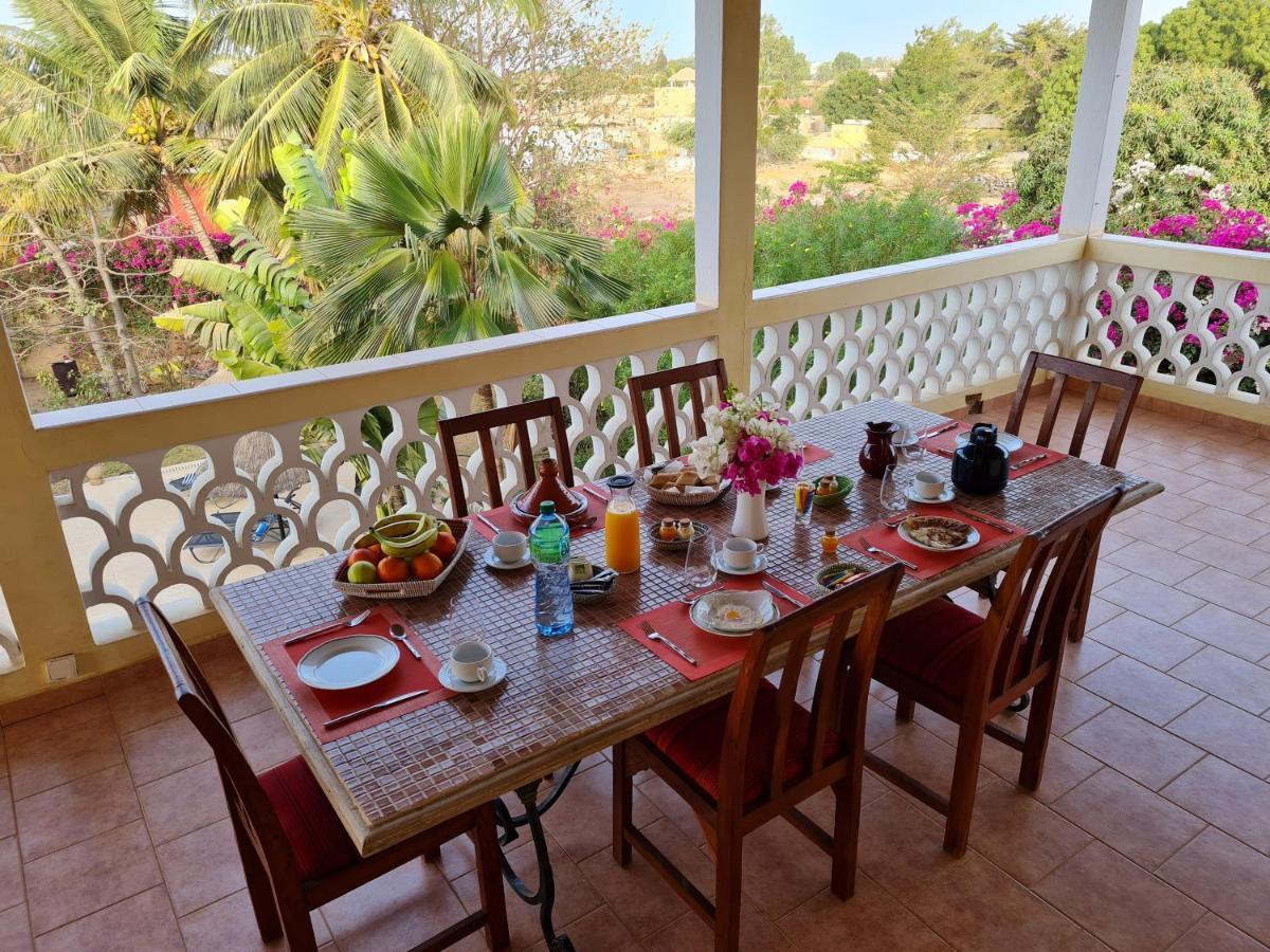 Le Souimanga Bleu Saly Bed & Breakfast Bagian luar foto