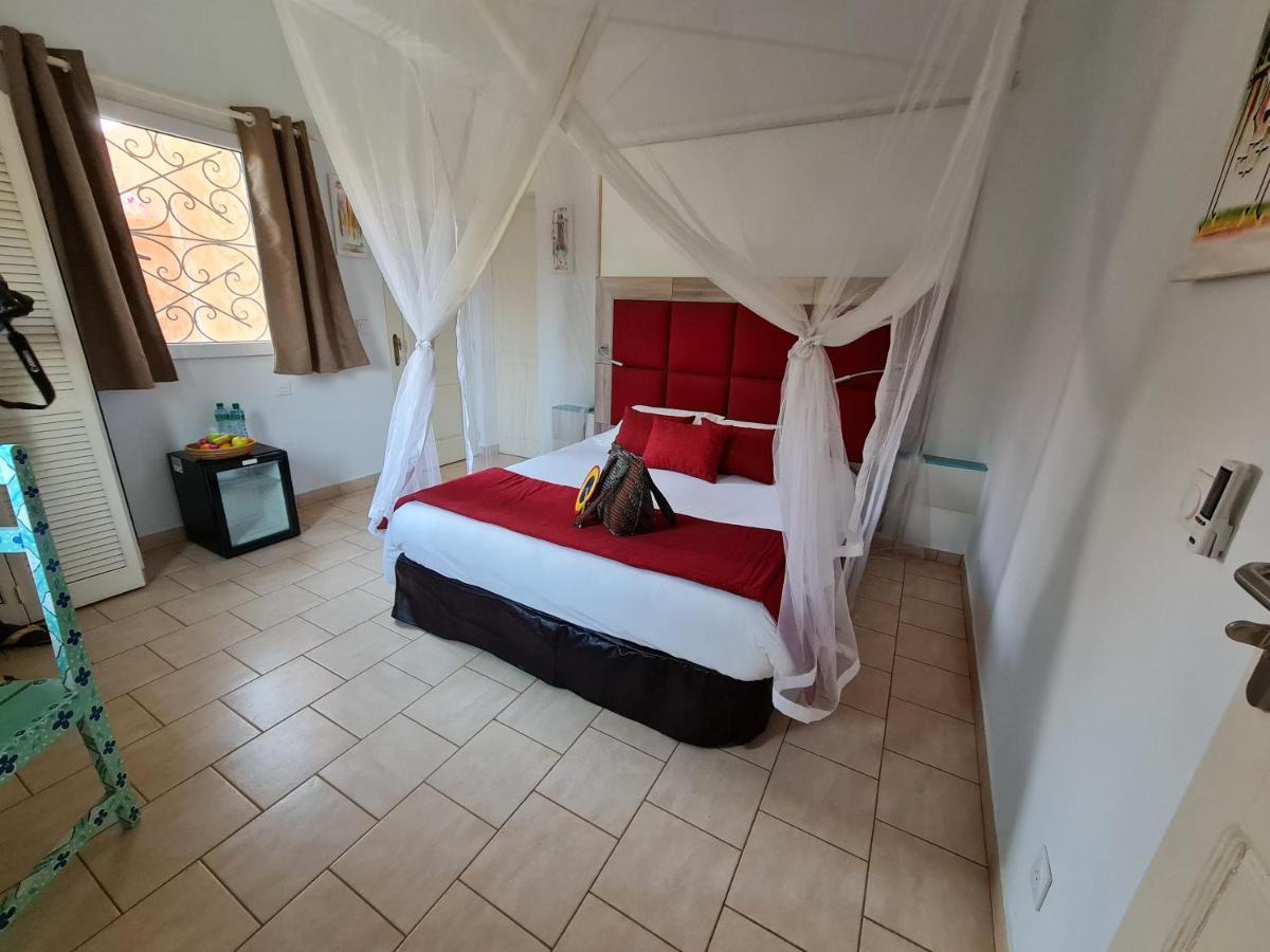 Le Souimanga Bleu Saly Bed & Breakfast Bagian luar foto