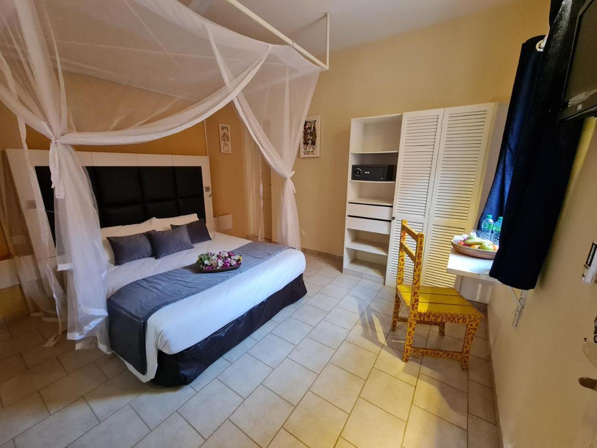 Le Souimanga Bleu Saly Bed & Breakfast Bagian luar foto