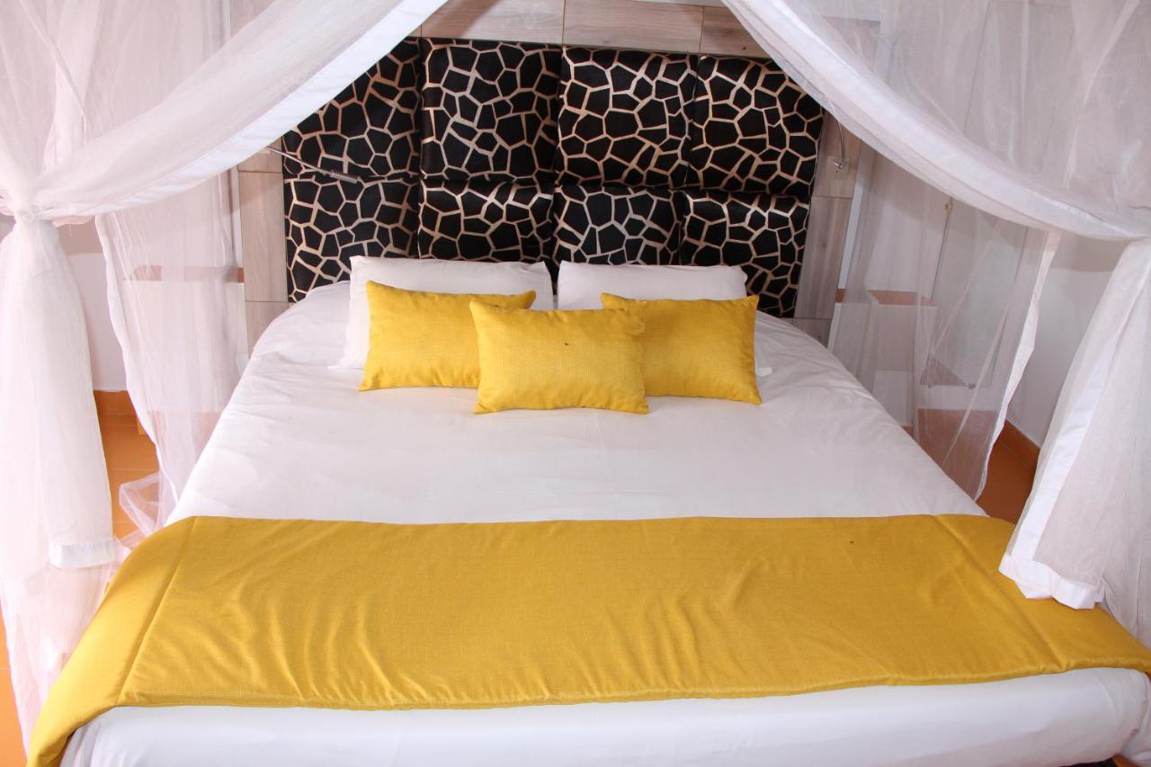 Le Souimanga Bleu Saly Bed & Breakfast Bagian luar foto