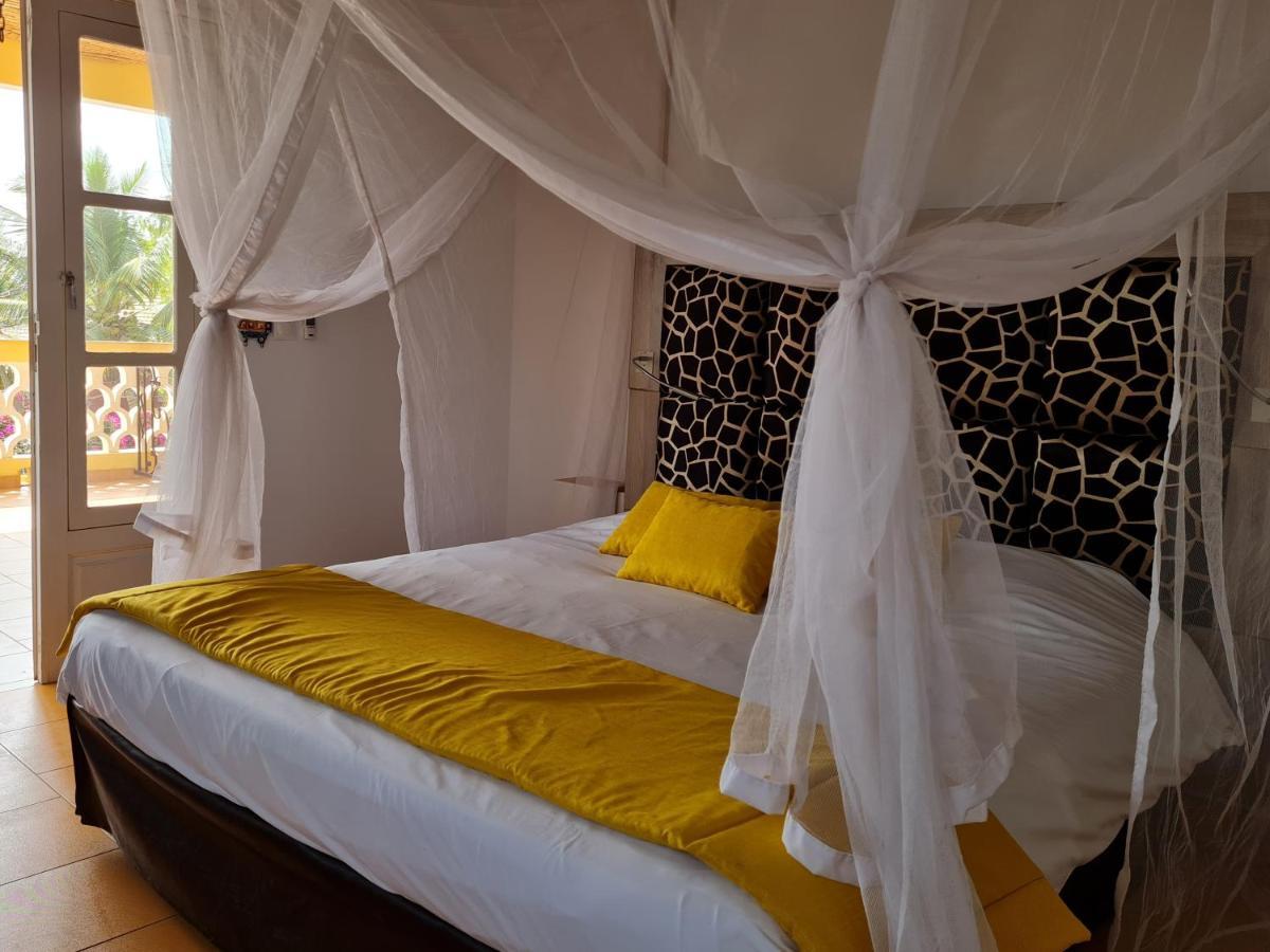 Le Souimanga Bleu Saly Bed & Breakfast Bagian luar foto