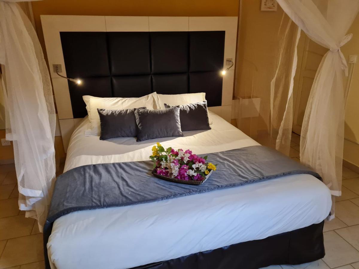 Le Souimanga Bleu Saly Bed & Breakfast Bagian luar foto