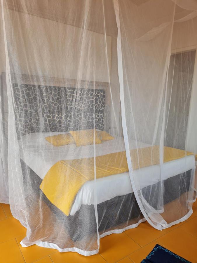 Le Souimanga Bleu Saly Bed & Breakfast Bagian luar foto