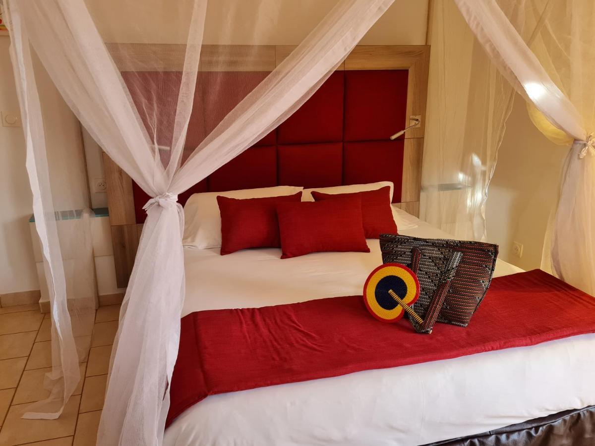 Le Souimanga Bleu Saly Bed & Breakfast Bagian luar foto