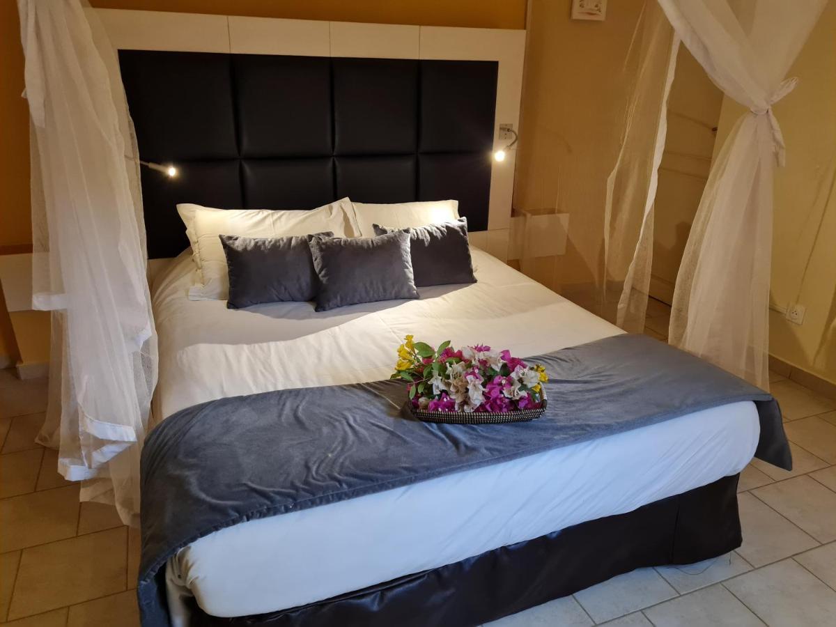 Le Souimanga Bleu Saly Bed & Breakfast Bagian luar foto