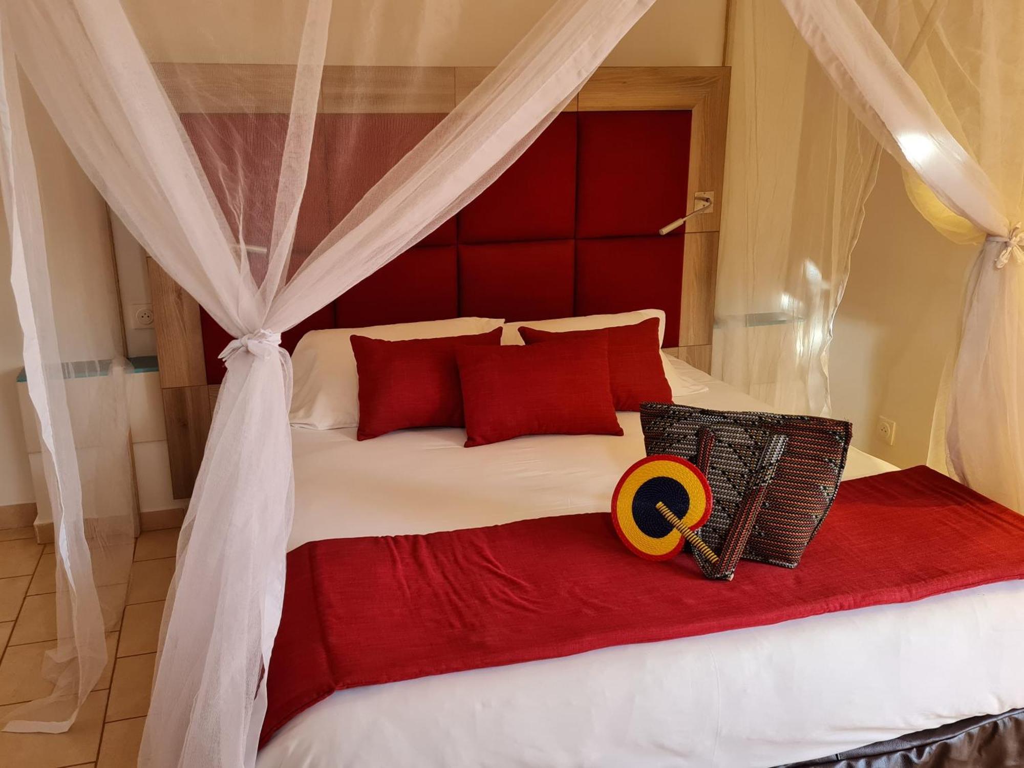 Le Souimanga Bleu Saly Bed & Breakfast Ruang foto